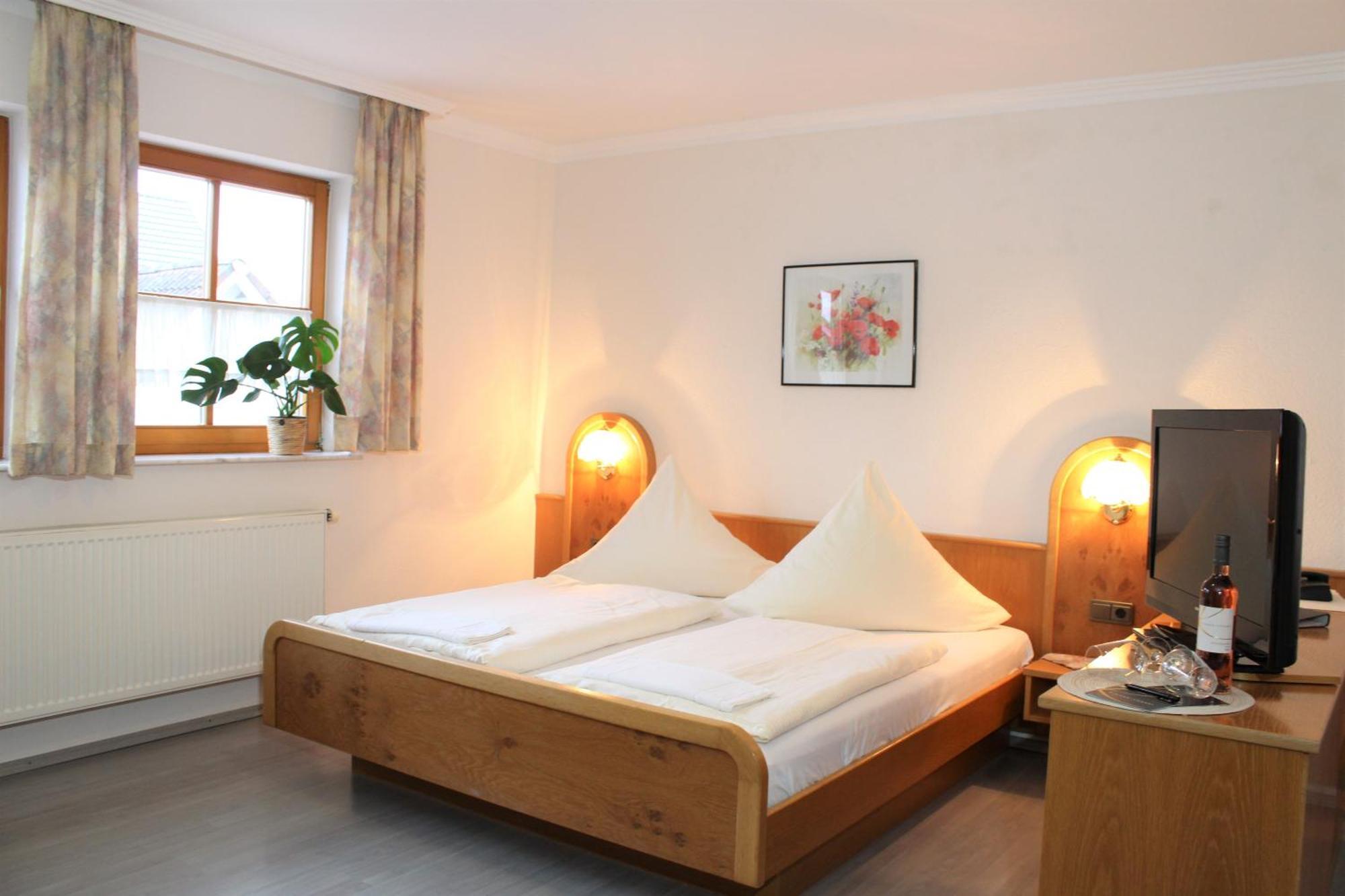Winzerhotel Kinges-Kessel Morstadt Екстериор снимка