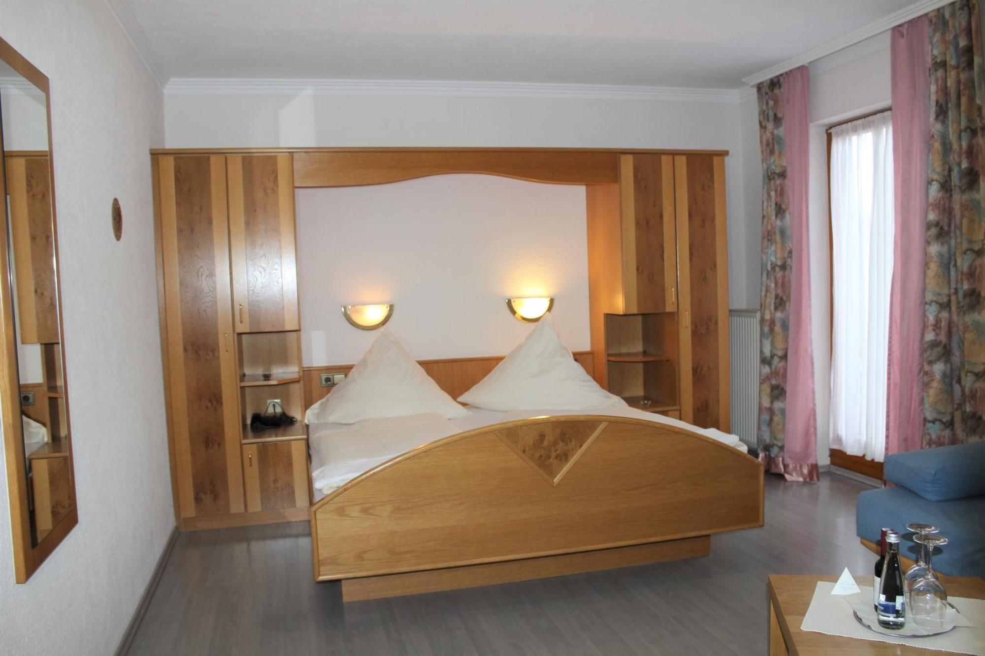 Winzerhotel Kinges-Kessel Morstadt Екстериор снимка