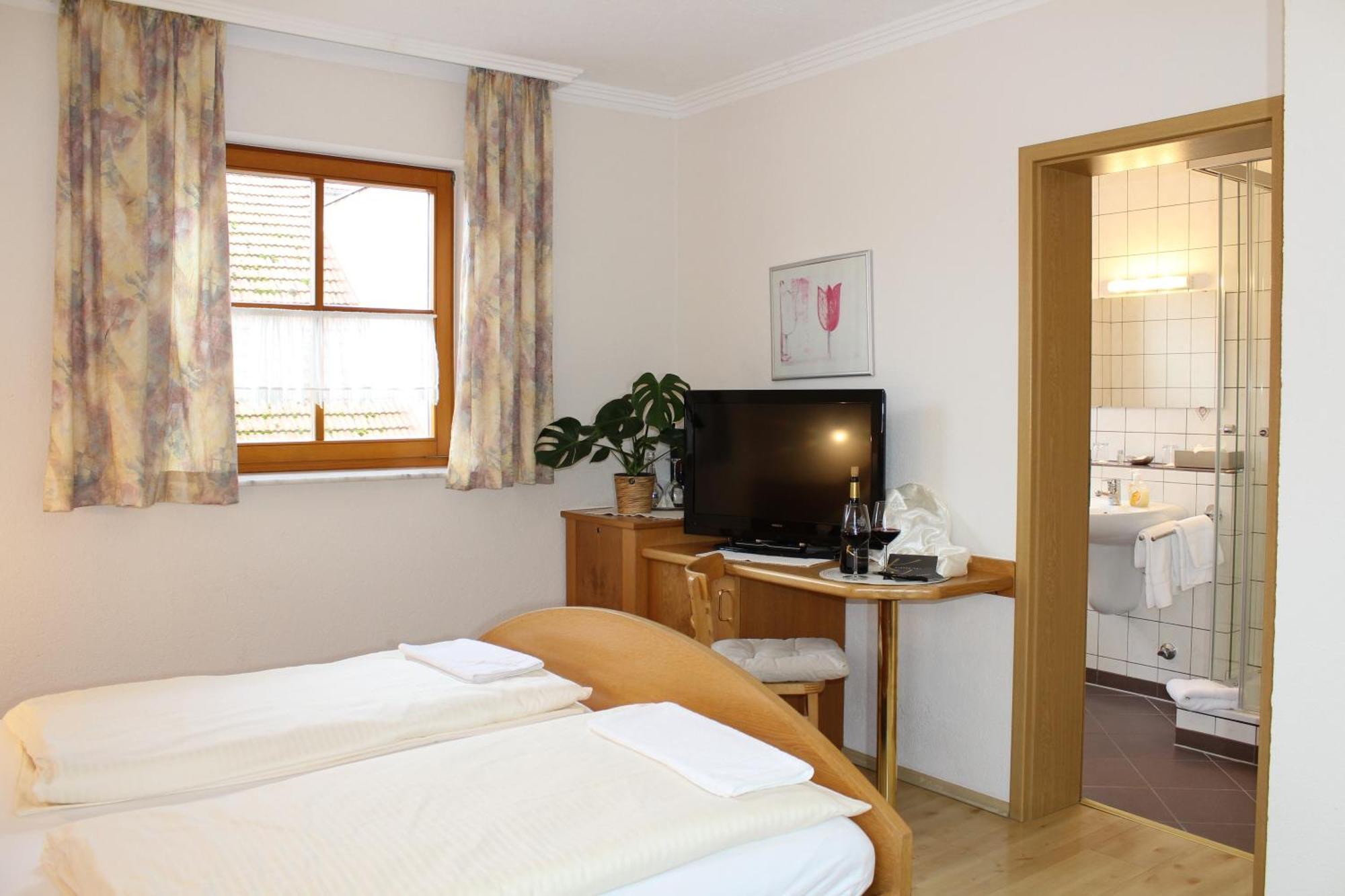 Winzerhotel Kinges-Kessel Morstadt Екстериор снимка