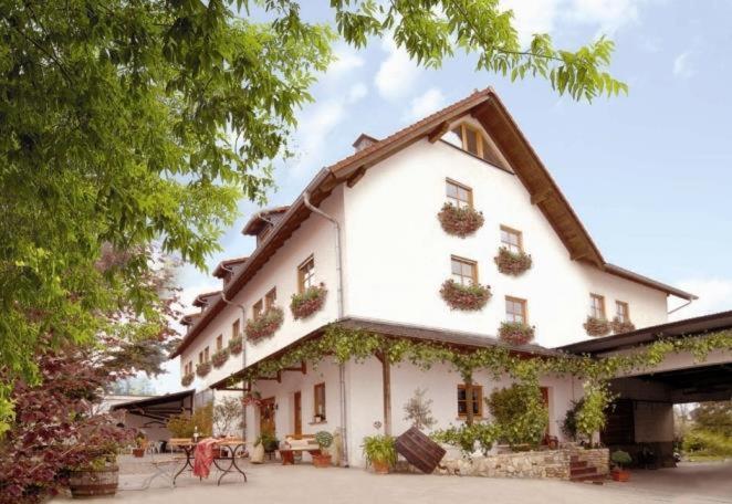 Winzerhotel Kinges-Kessel Morstadt Екстериор снимка